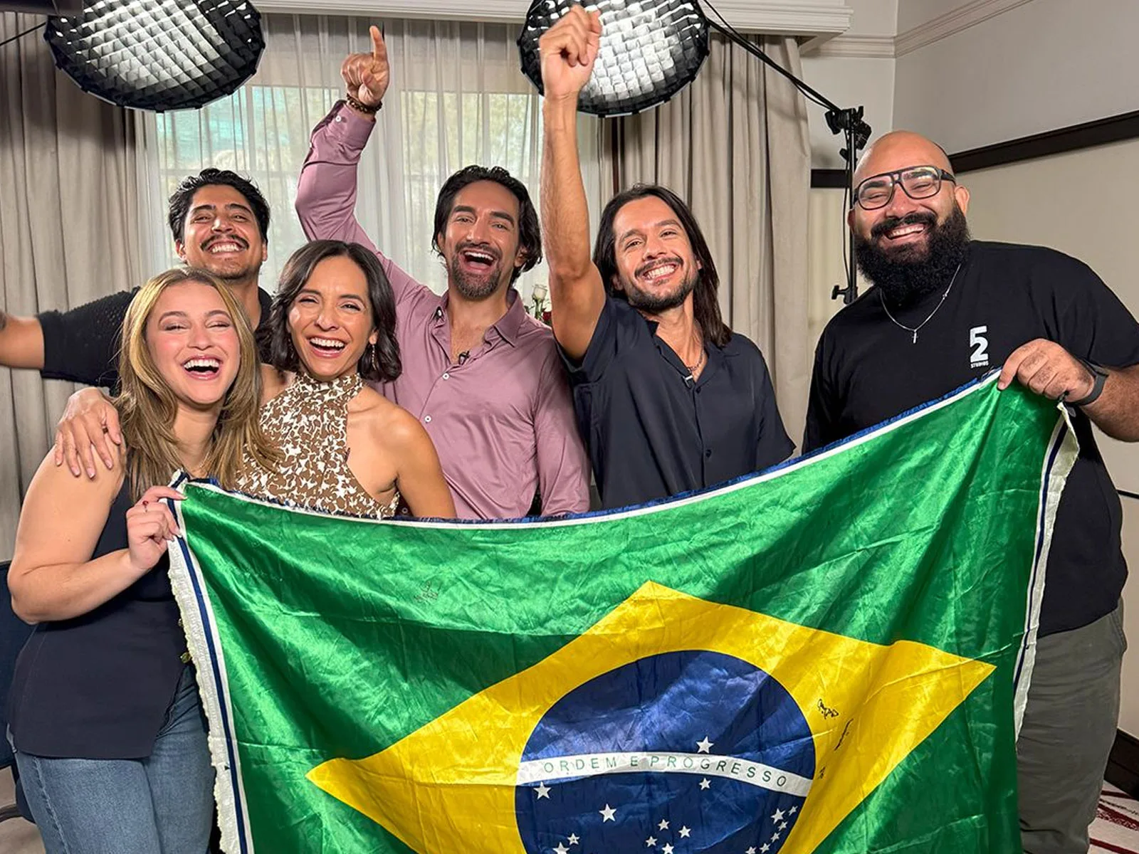 Matheus Horácio, Shahar Isaac, Abe Bueno Jallad, Vanessa Benavente e Jey Reis