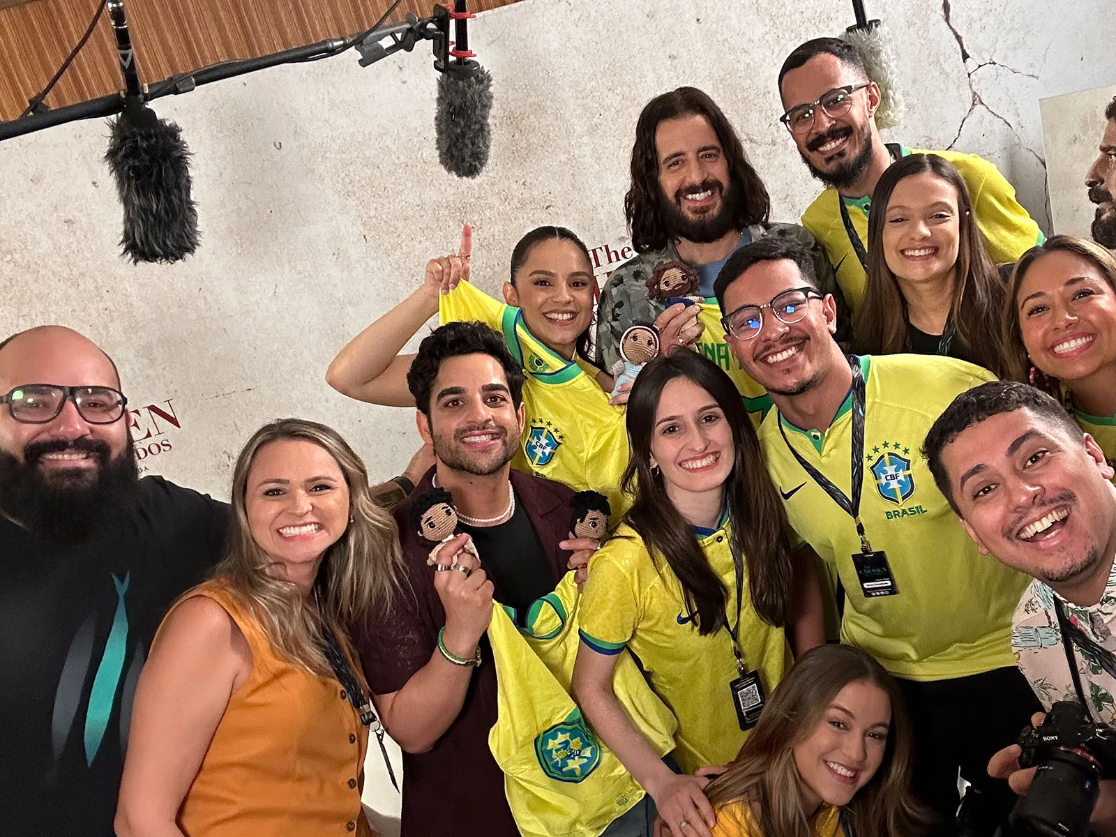 Matheus Horácio com a equipe The Chosen Brasil, Jonathan Roumie, Paras Patel e Lara Silva em São Paulo